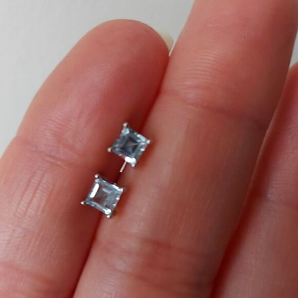 0.7 Carat Natural Topaz Sterling Silver Stud Earrings - Picture 5 of 7